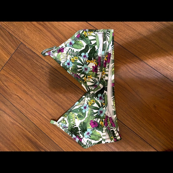 Bikini - Picture 2 of 3